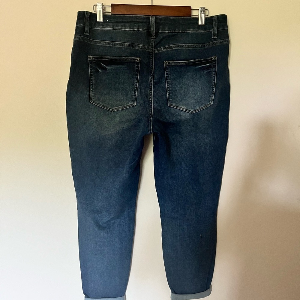 Distressed skinny jeans - Picture 5 of 9